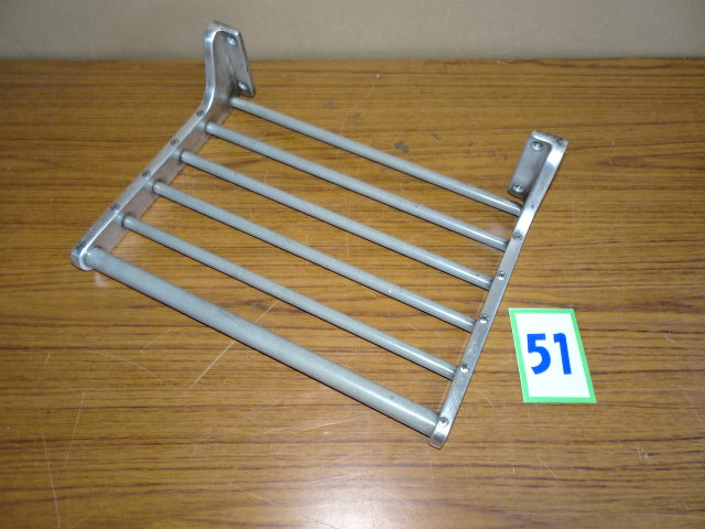 51 乗務員室荷棚