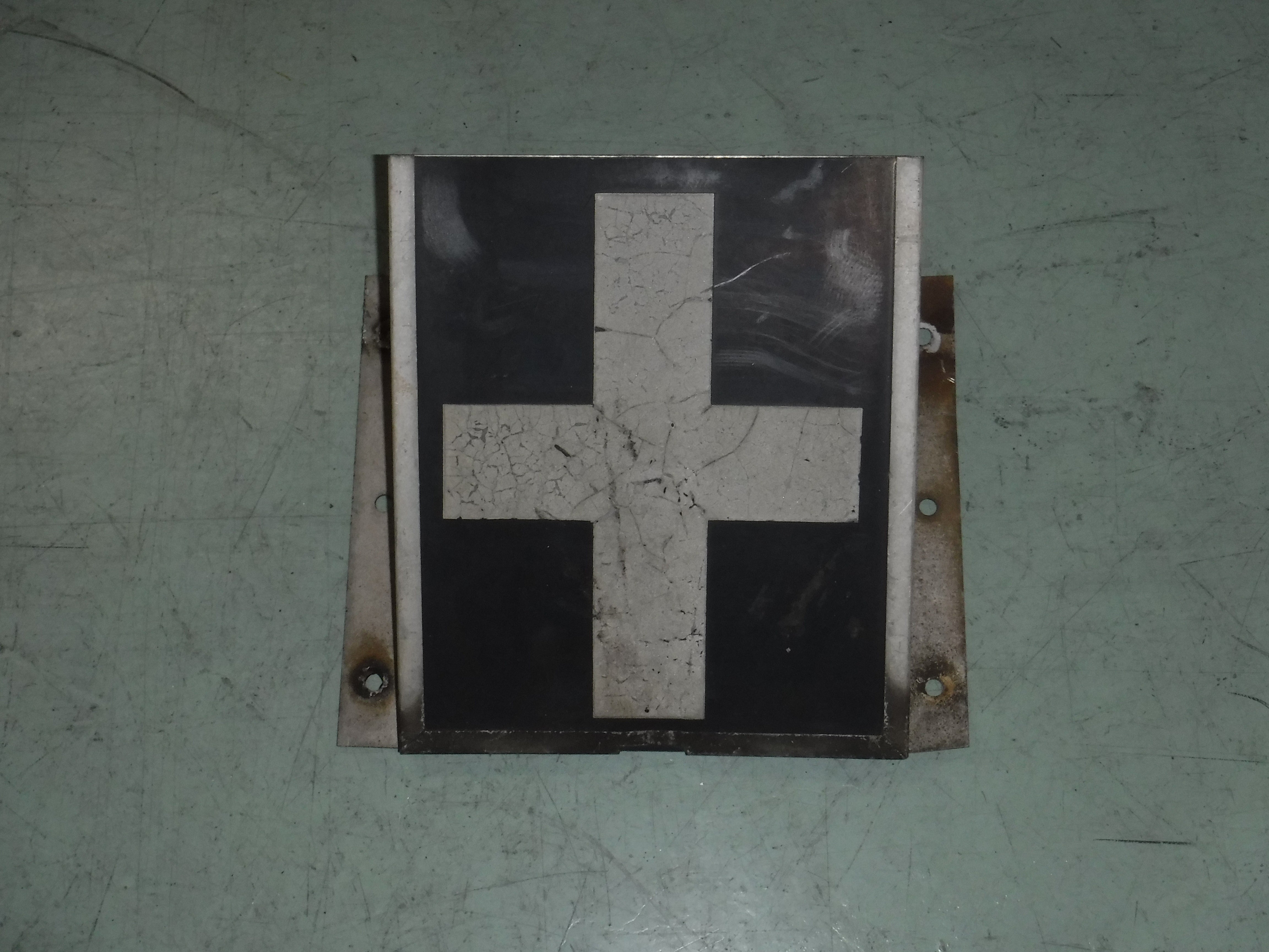111 車両停止標識(枕木取付型)