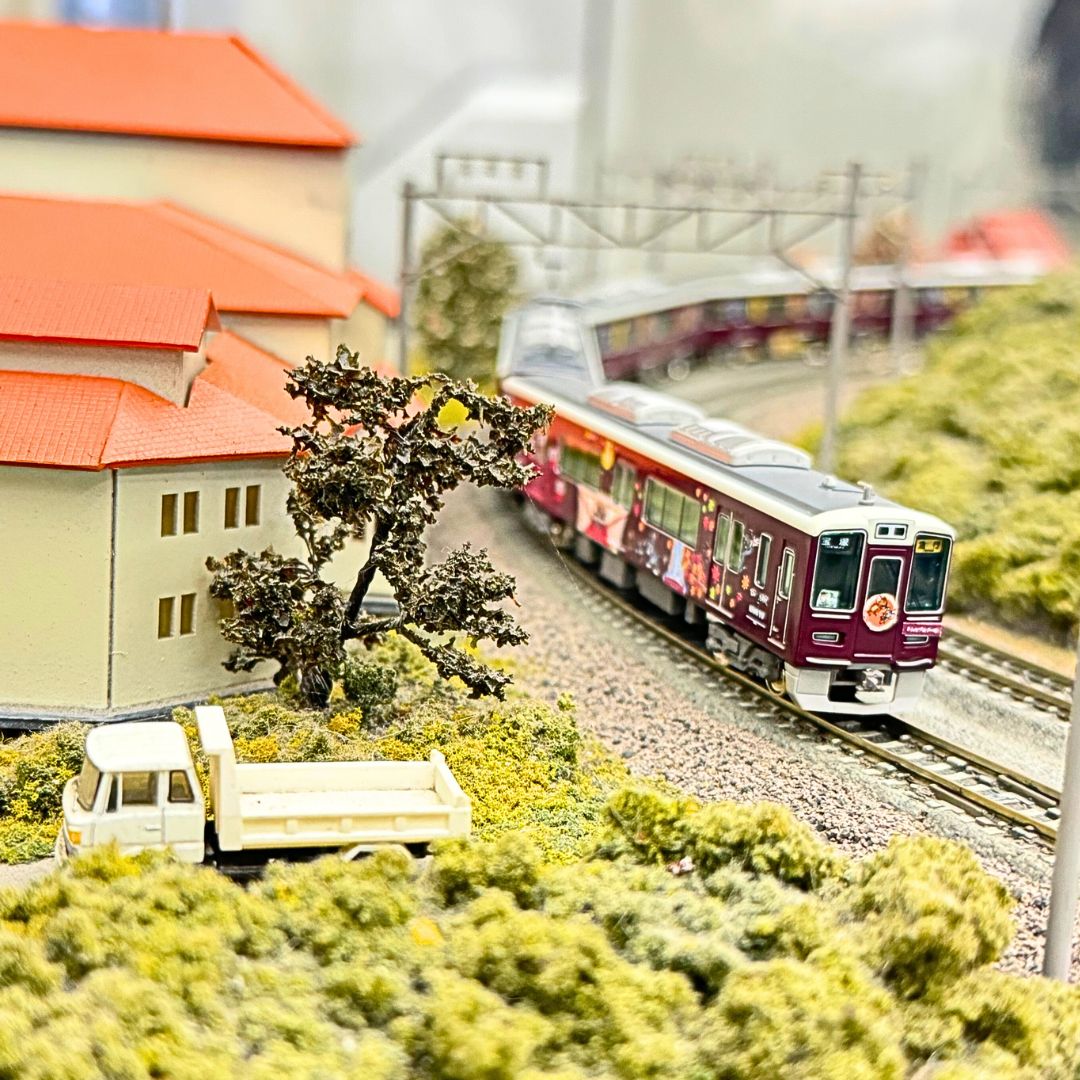【キャンセル分再販売】【特典つき】鉄道模型阪急1000系(宝塚線・トムとジェリー号)8両編成セット(動力付き)