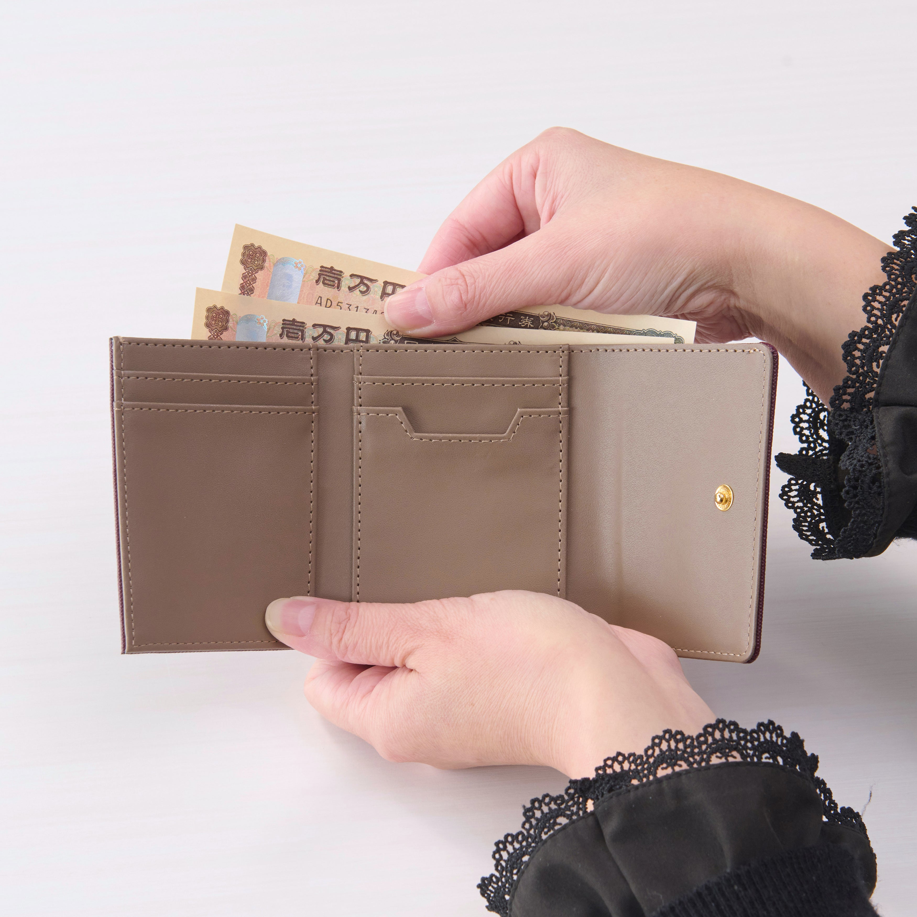 HPT 三つ折り財布