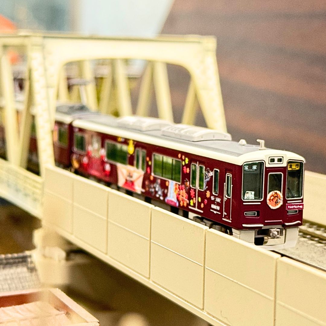 【キャンセル分再販売】【特典つき】鉄道模型阪急1000系(宝塚線・トムとジェリー号)8両編成セット(動力付き)