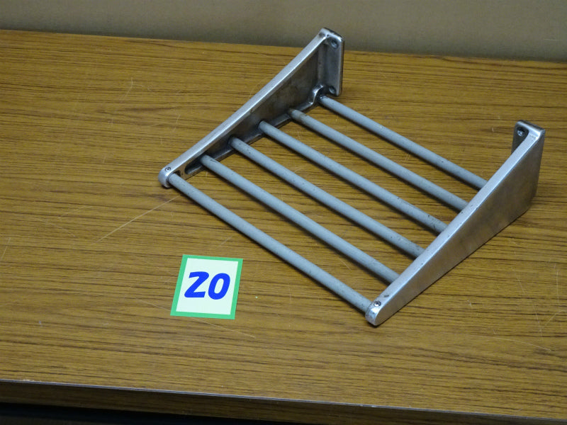 20　　乗務員室荷棚