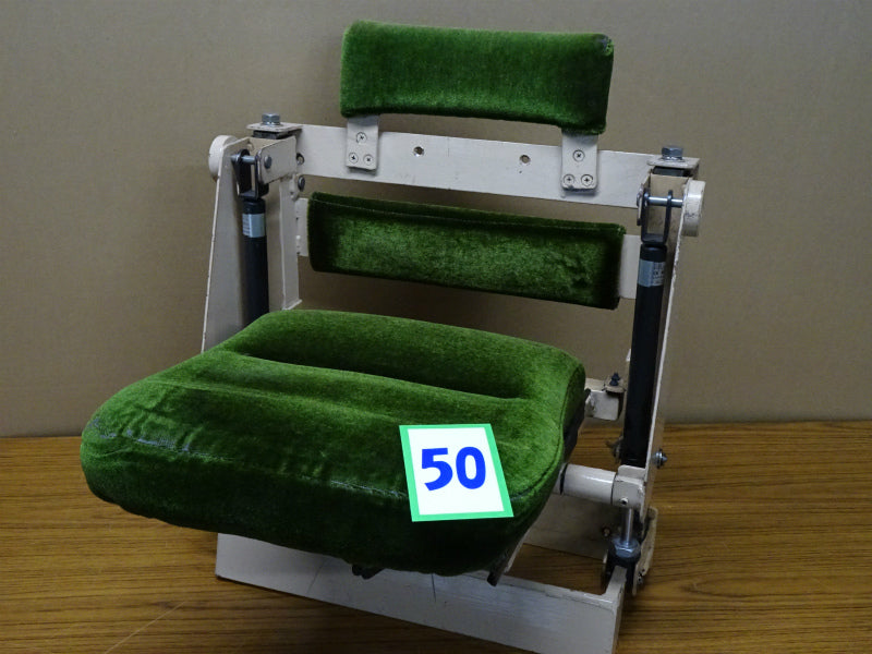 50　　運転士用座席