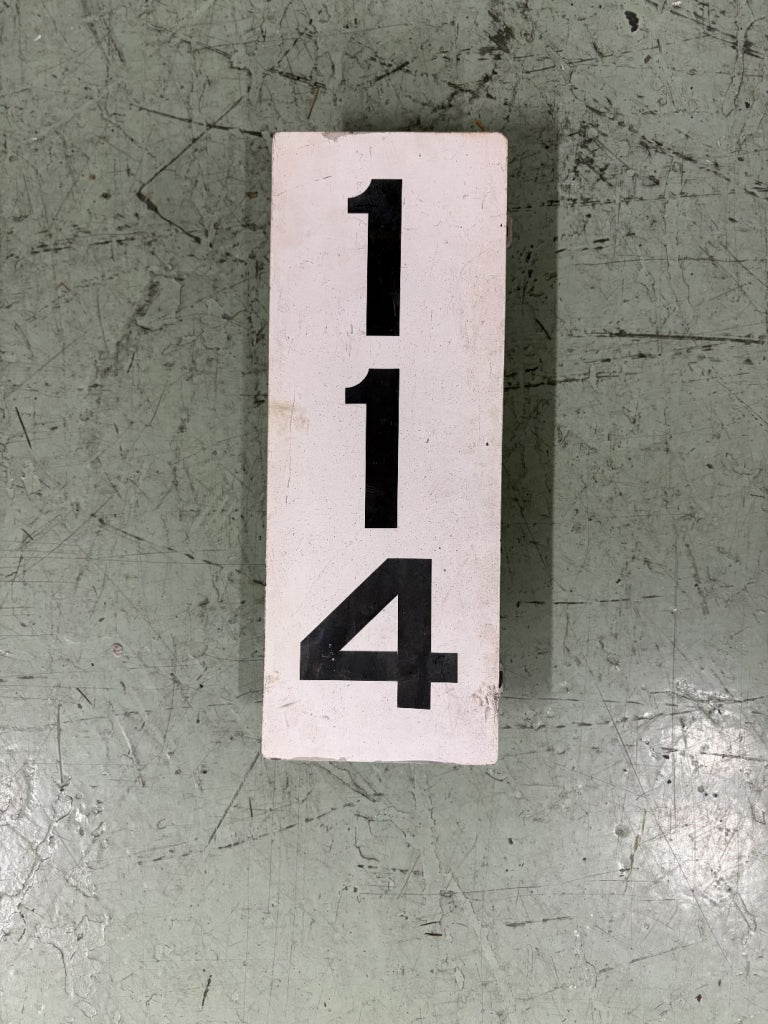 73　　信号機名称板（No.114）