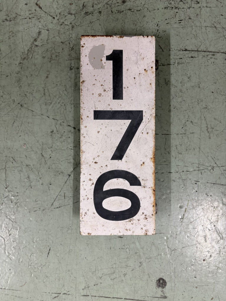 74　　信号機名称板（No.176）