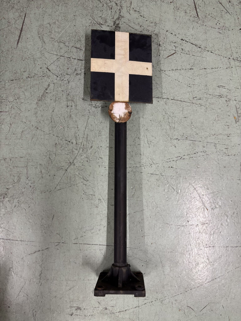 79　　車両停止標識（ポール自立型）